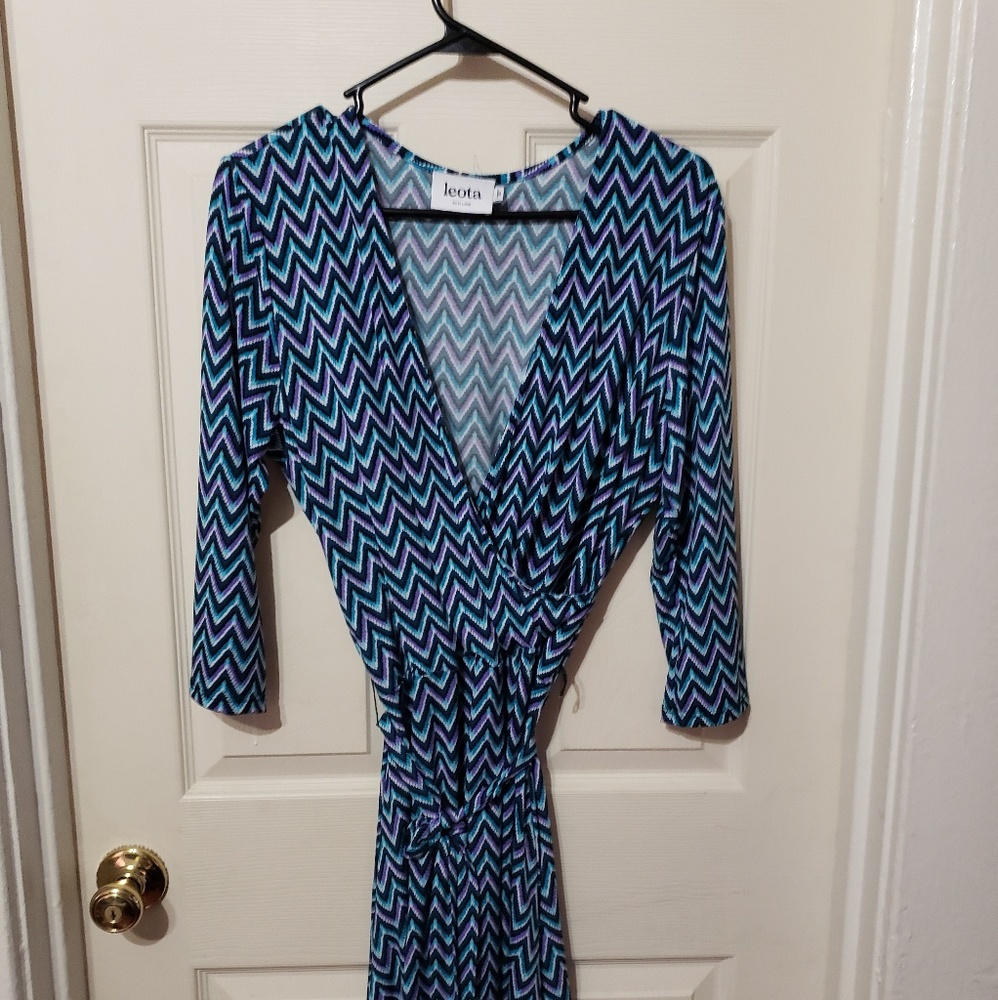 Zigzag dress. Faux wraparound. Plunges a bit. XL